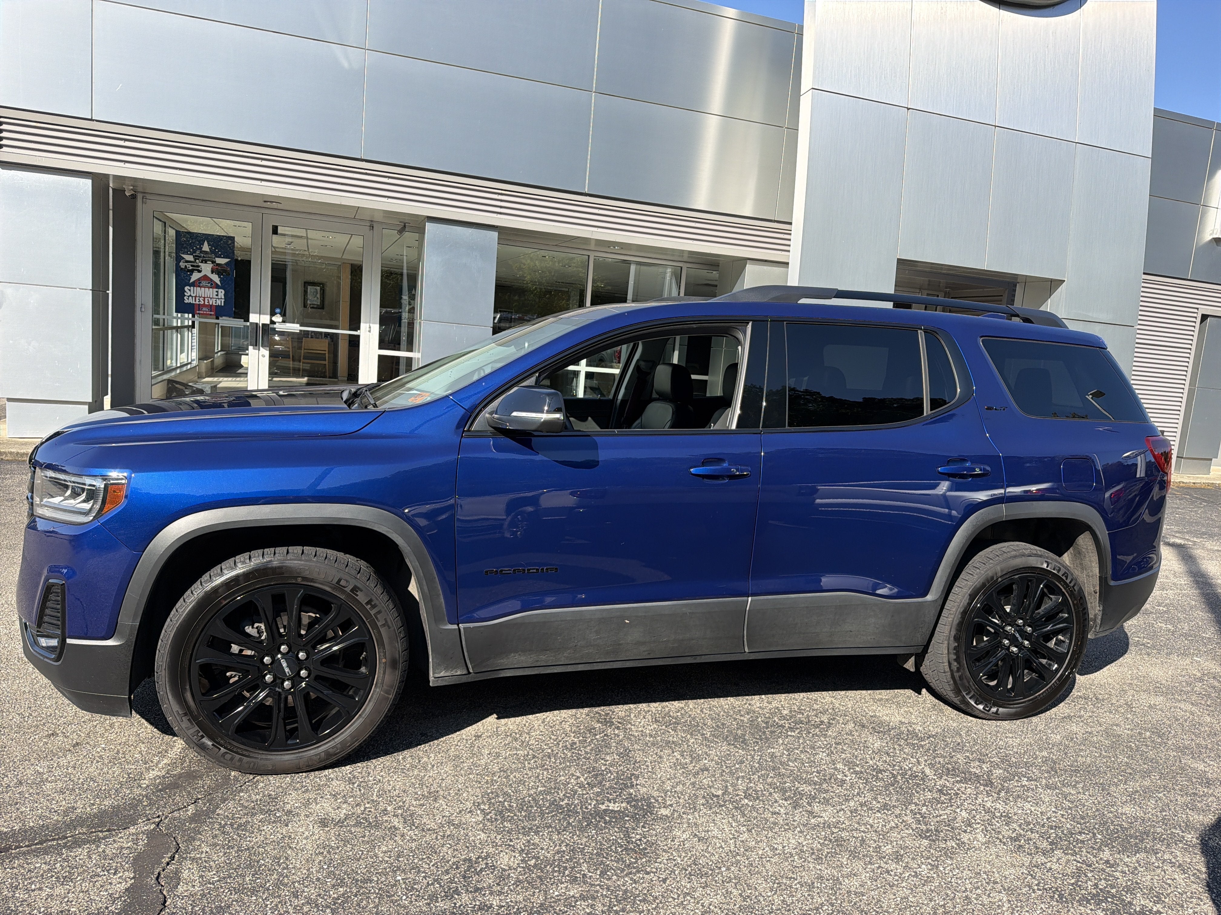 2023 GMC Acadia SLT