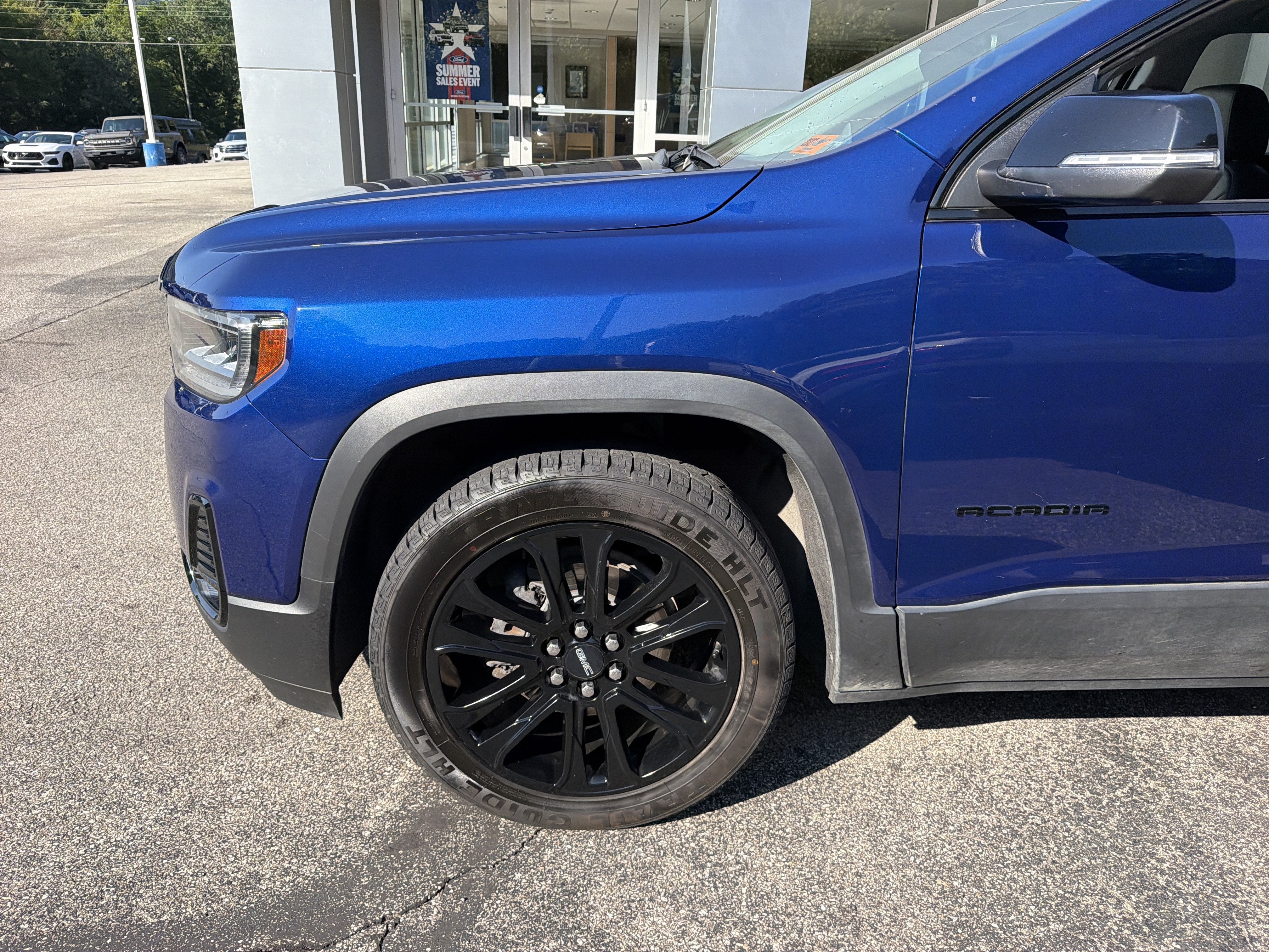 2023 GMC Acadia SLT