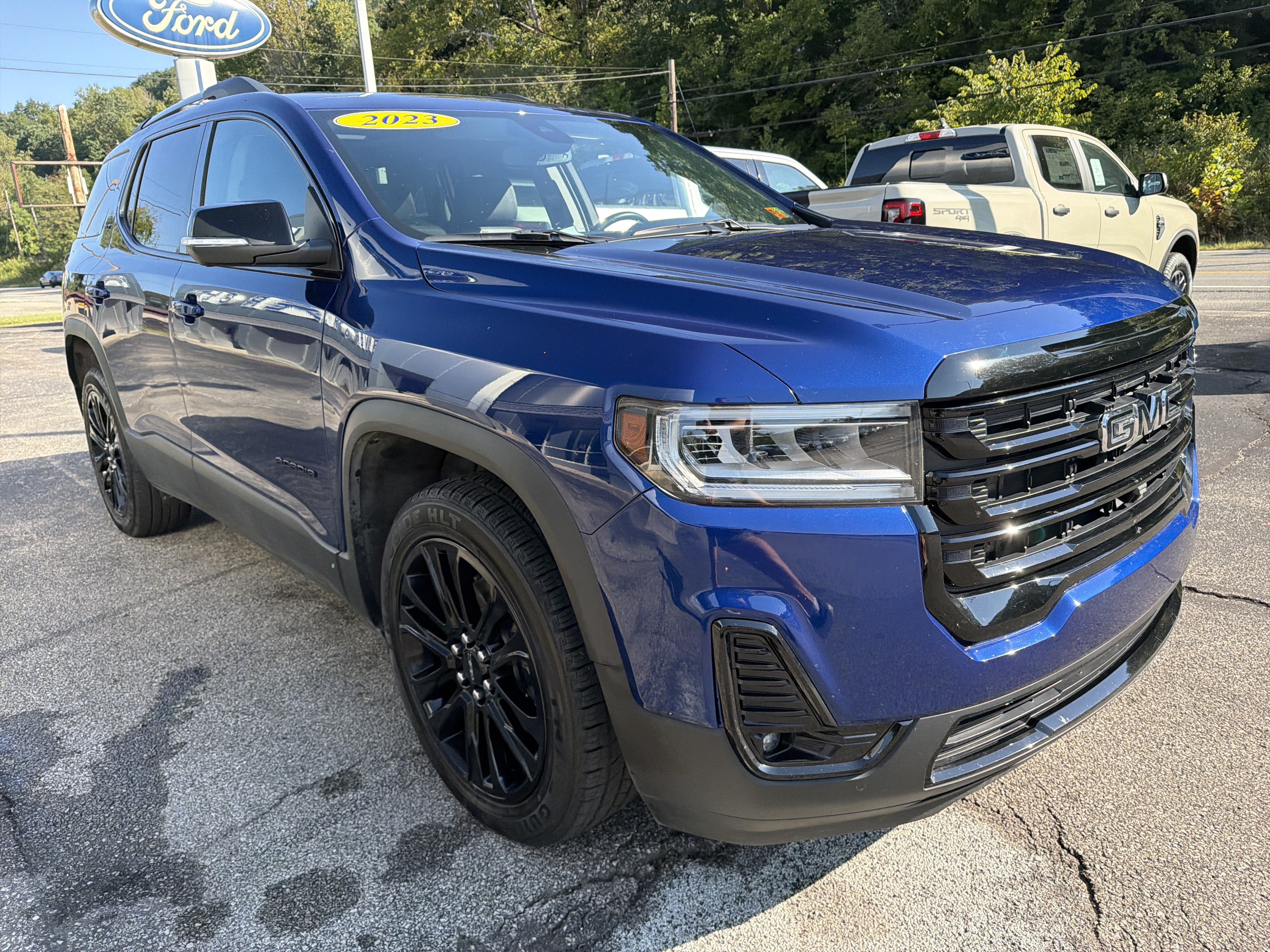 2023 GMC Acadia SLT