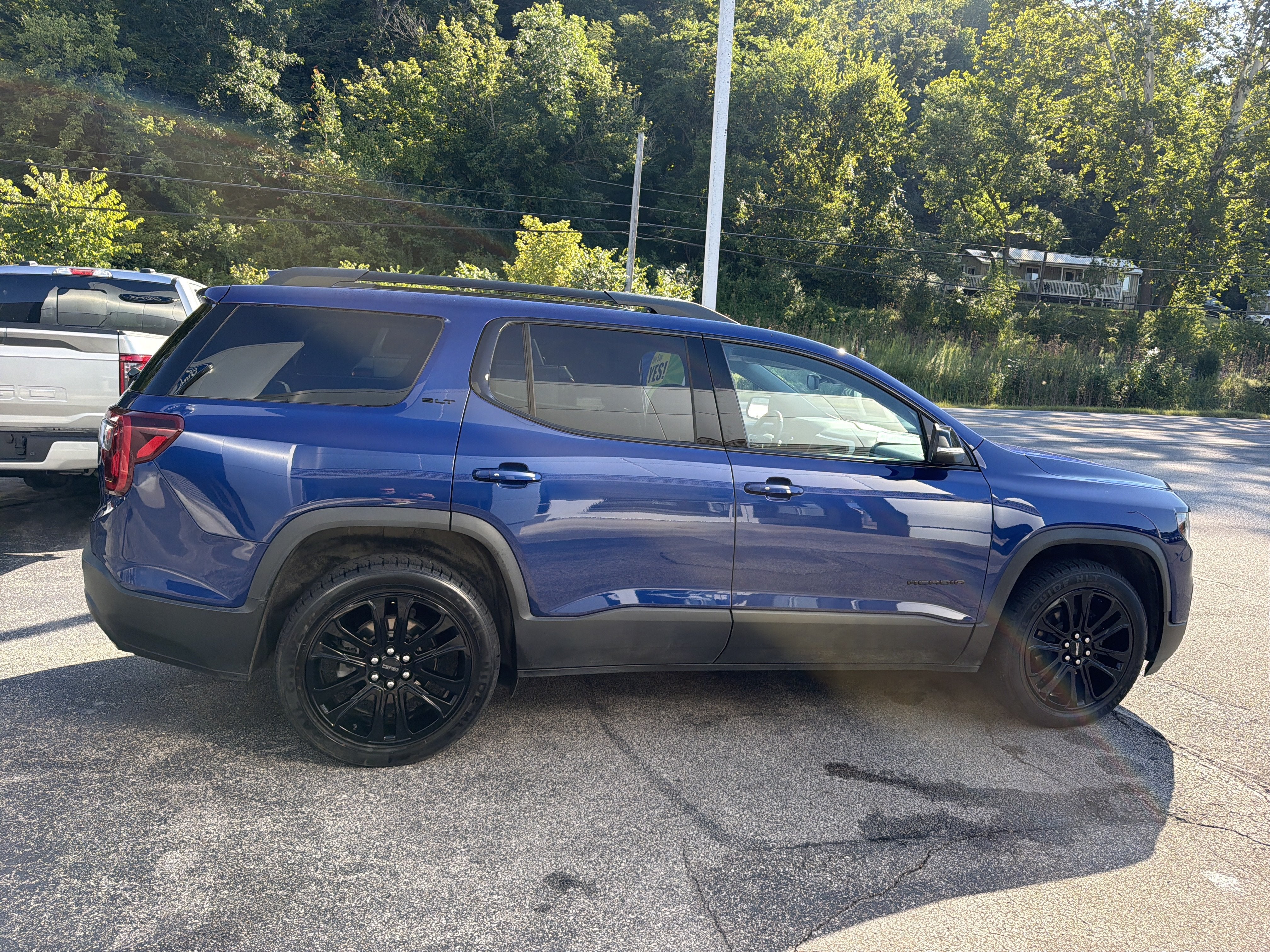 2023 GMC Acadia SLT