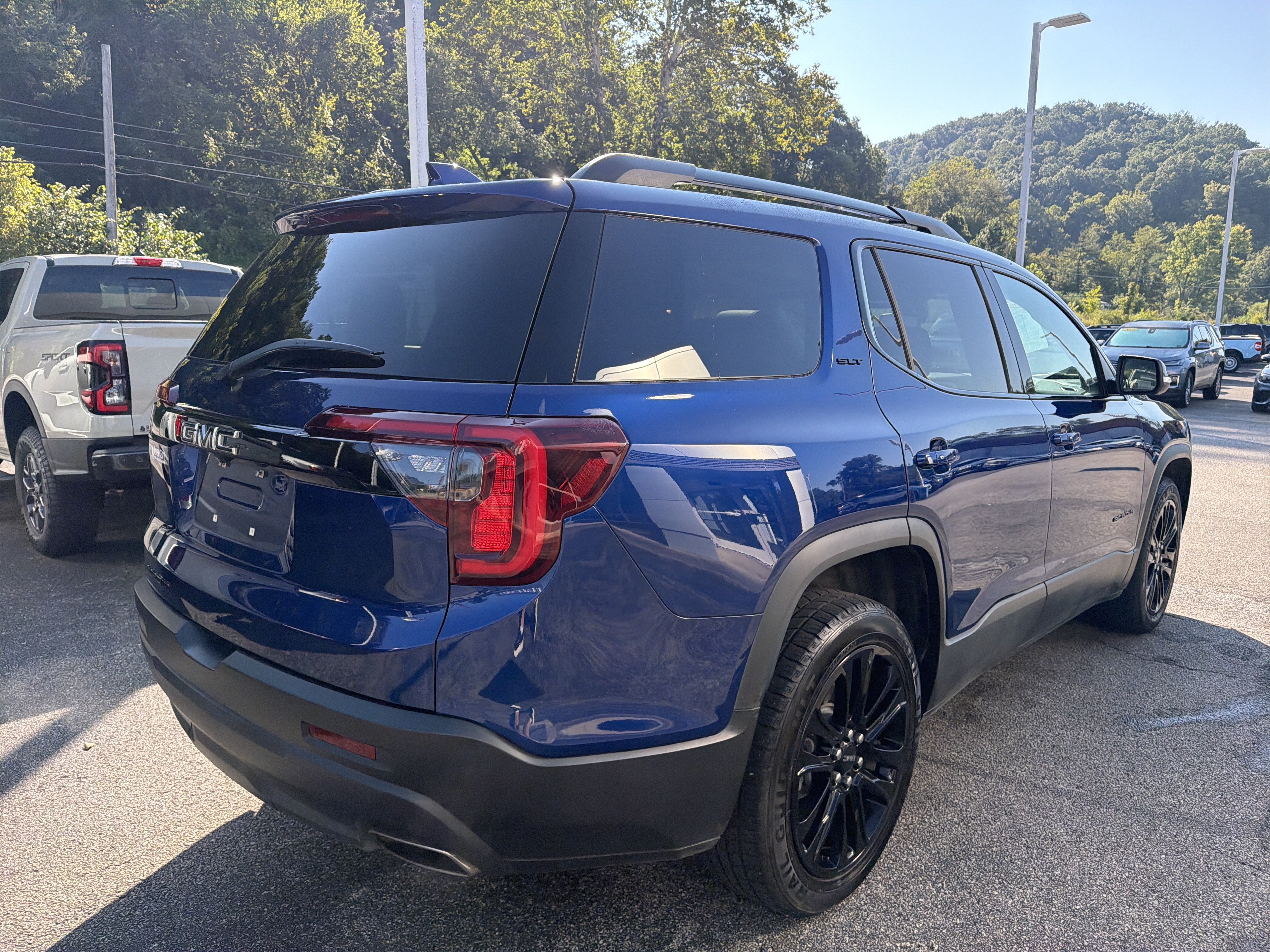 2023 GMC Acadia SLT