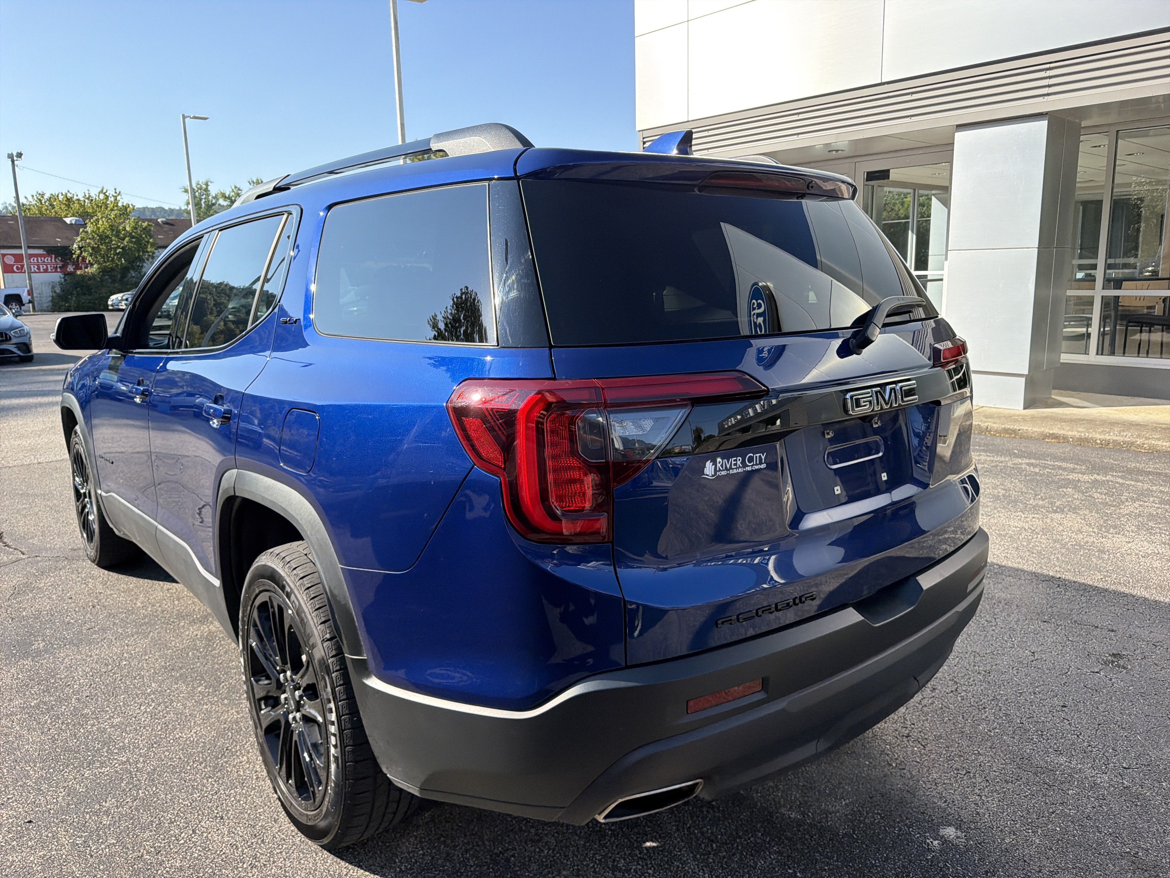 2023 GMC Acadia SLT