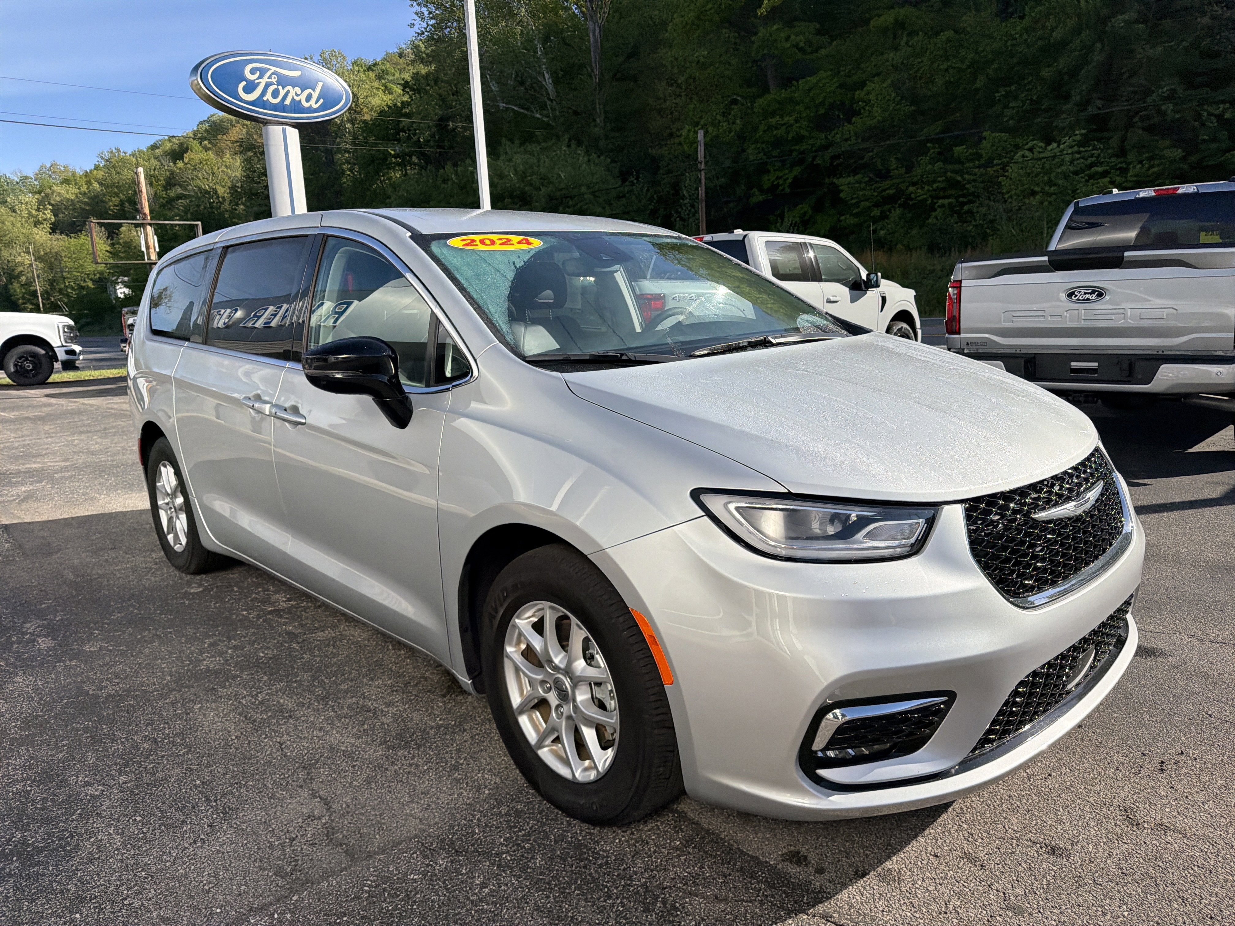 2024 Chrysler Pacifica Touring L