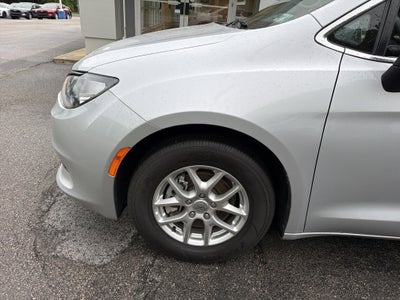 2024 Chrysler Voyager LX