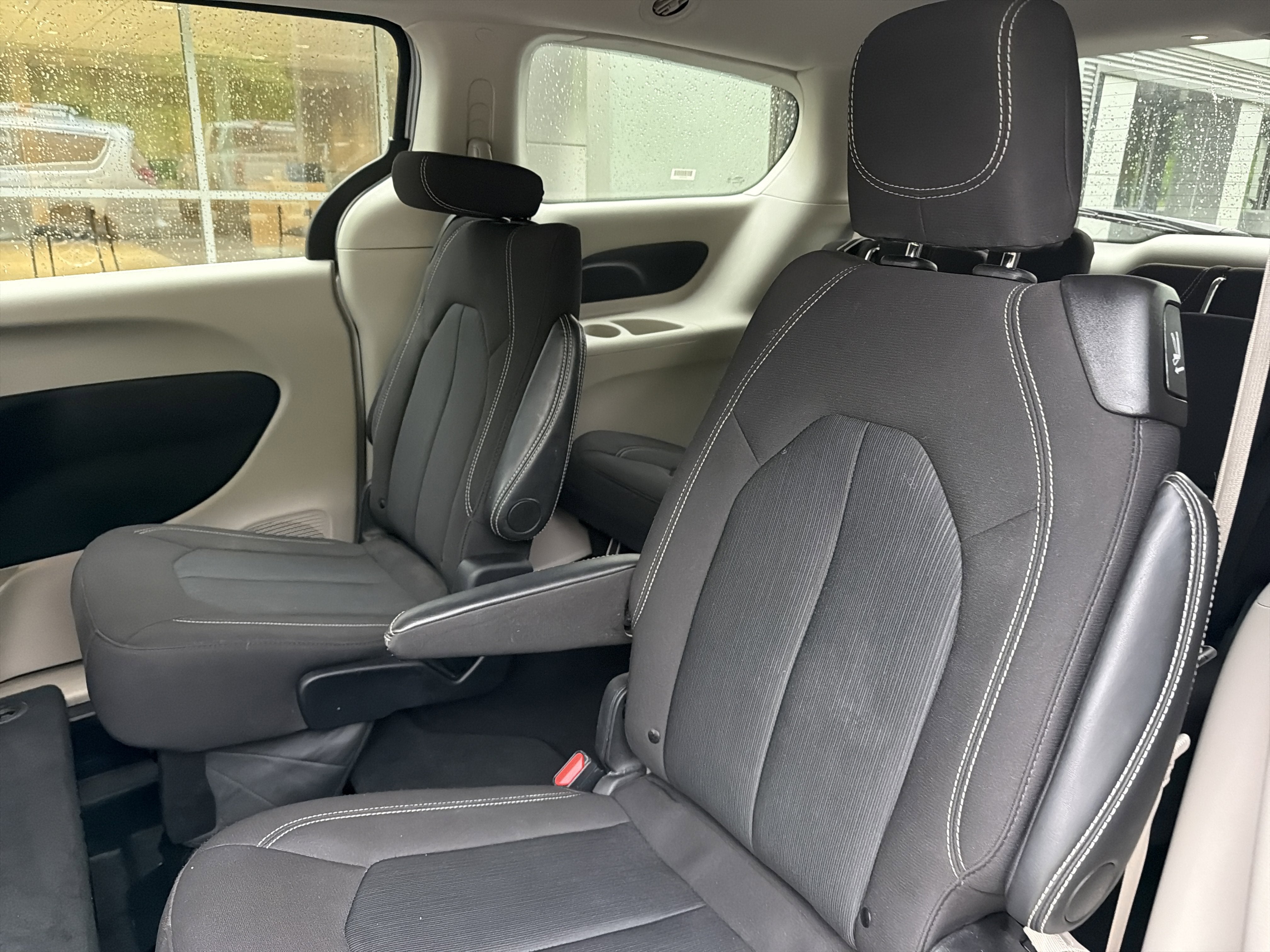 2024 Chrysler Voyager LX