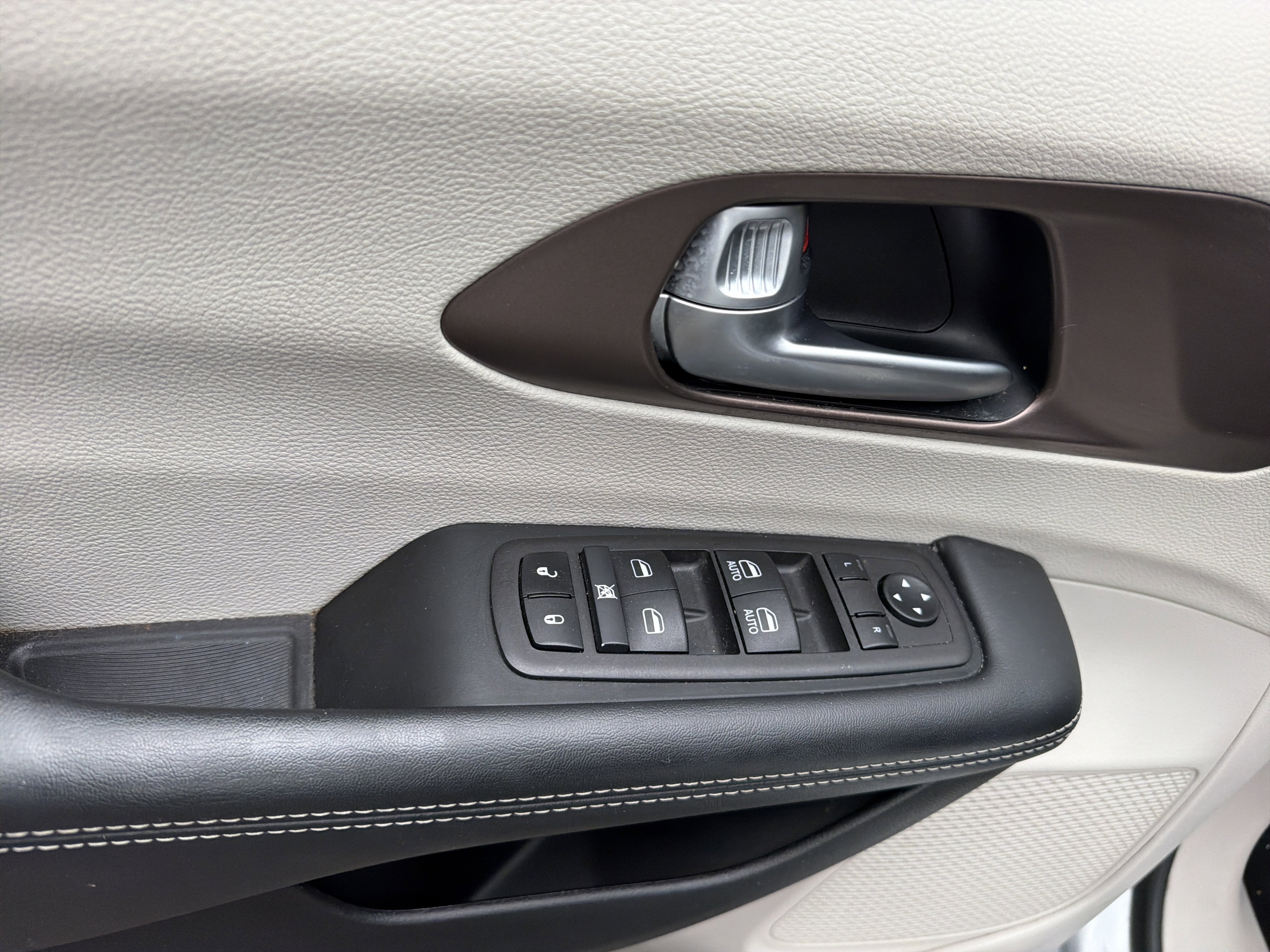2024 Chrysler Voyager LX