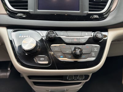 2024 Chrysler Voyager LX