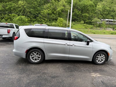 2024 Chrysler Voyager LX