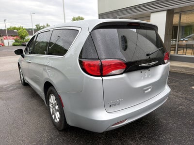 2024 Chrysler Voyager LX