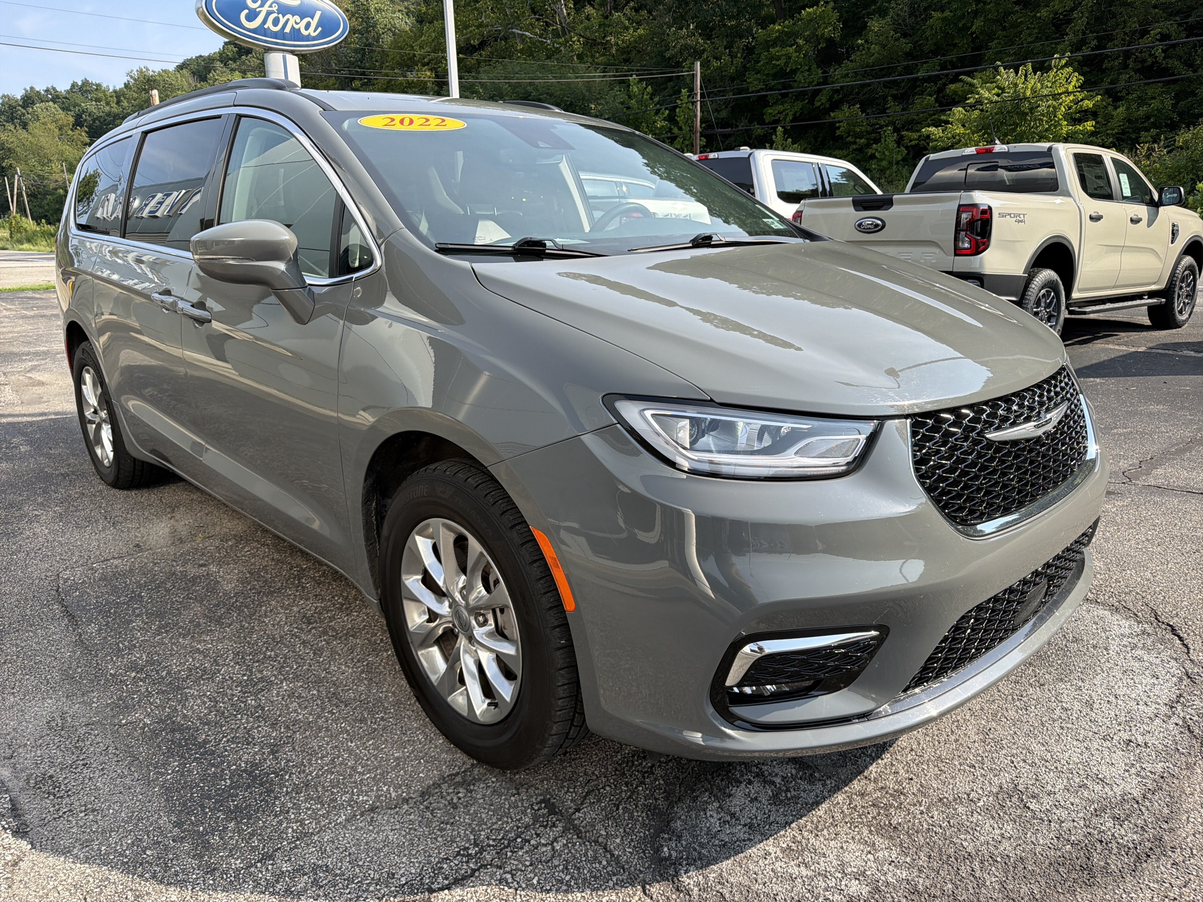 2022 Chrysler Pacifica Touring L