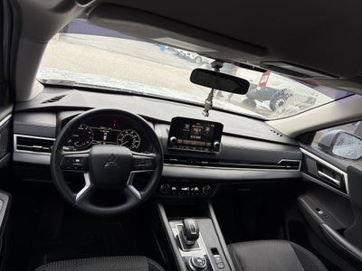 2022 Mitsubishi Outlander ES