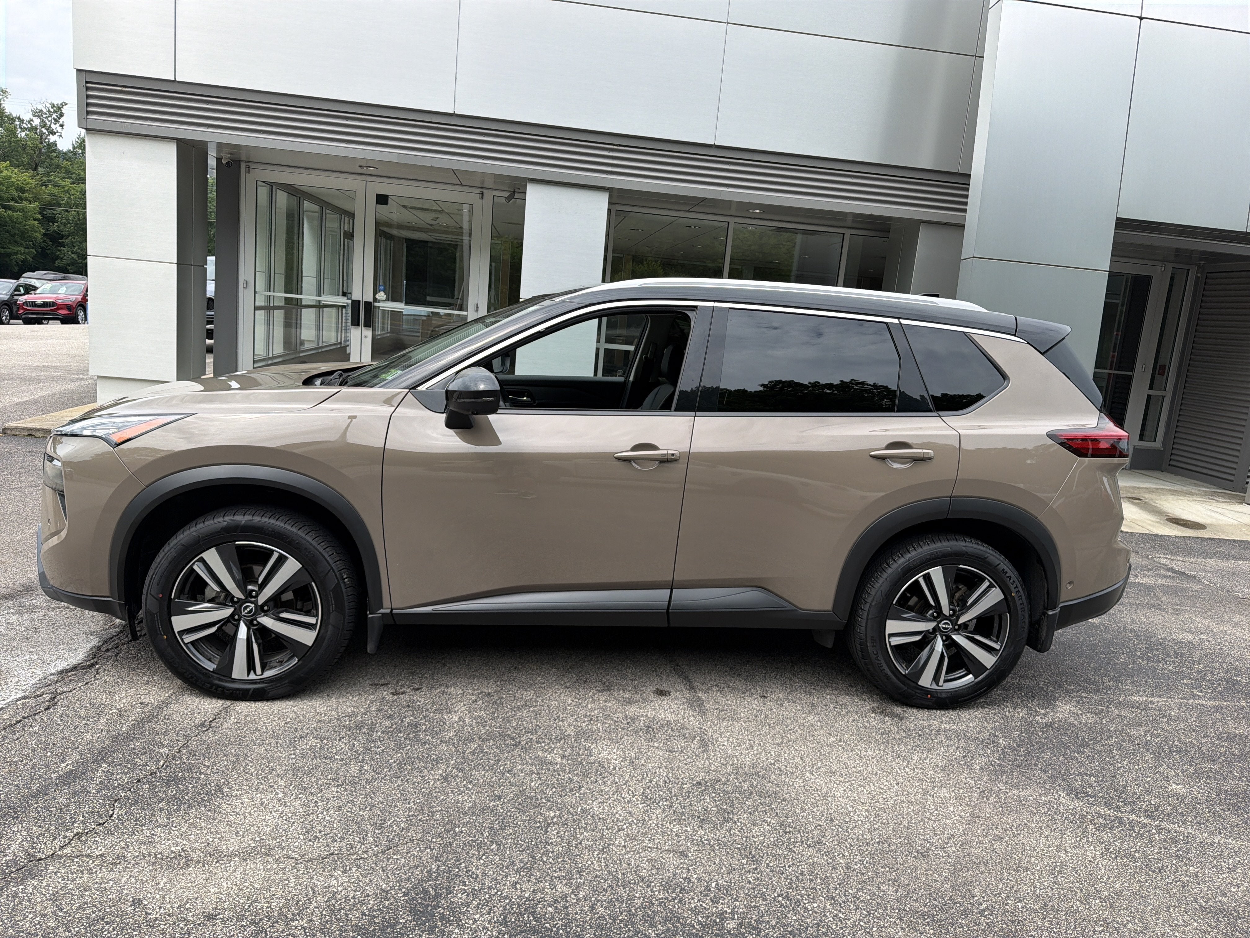 2024 Nissan Rogue SL
