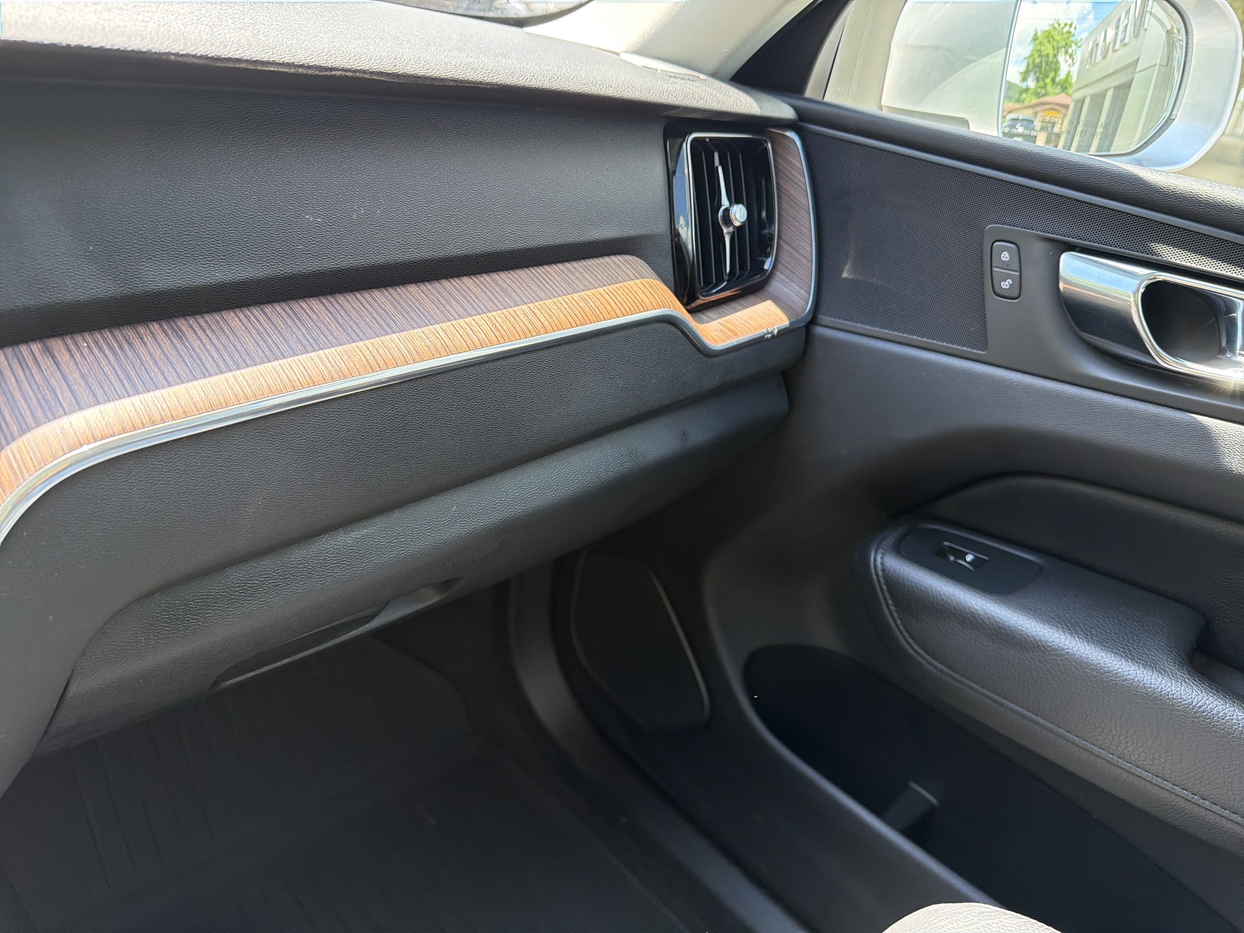 2021 Volvo XC60 Momentum